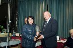 il sindaco Battista premia Tiziana Monari 1° clss sez.dialett.